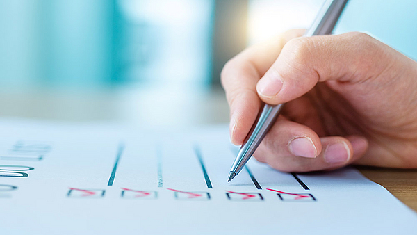 Auffrischungskurs für Prüfer:innen zu den mündlichen Prüfungen der Kaufleute für Versicherungen und Finanzanlagen